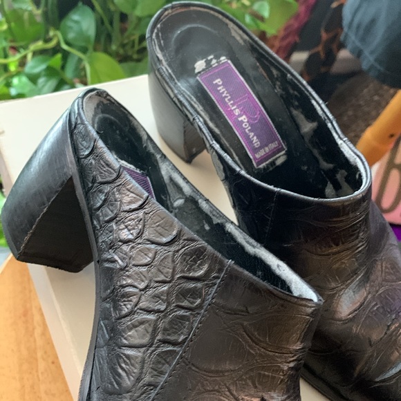 Phyllis Poland Leather Mule - Picture 2 of 8